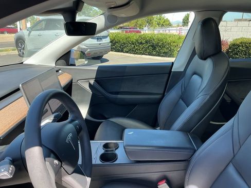 Used 2022 Tesla Model Y Long Range AWD/4WD image 11