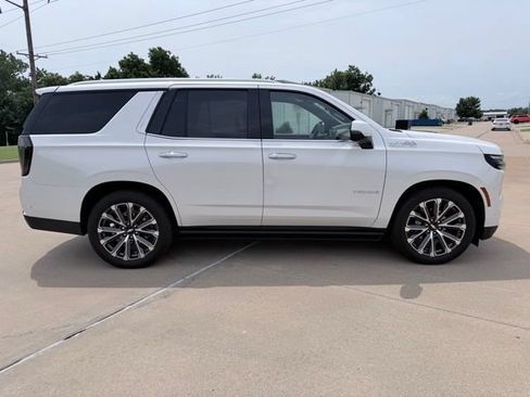 Used 2025 Chevrolet Tahoe High Country AWD/4WD image 5
