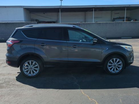 Used 2017 Ford Escape Titanium image 5