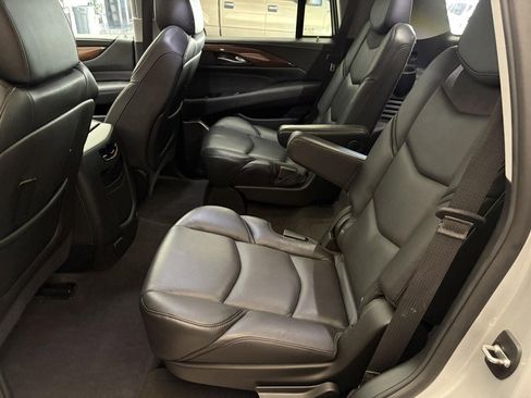 Used 2020 Cadillac Escalade Luxury image 19