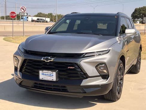Used 2024 Chevrolet Blazer RS w/ Driver Confidence II Package FWD image 2