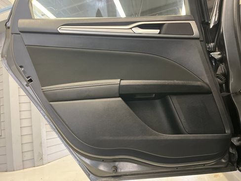 Used 2020 Ford Fusion SE image 31