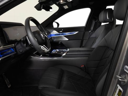 Used 2023 BMW i7 xDrive60 AWD/4WD image 14
