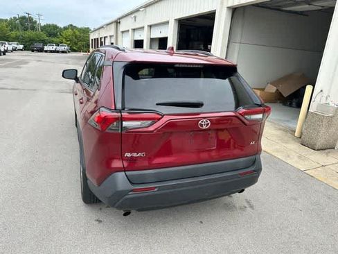 Used 2019 Toyota RAV4 LE FWD image 17
