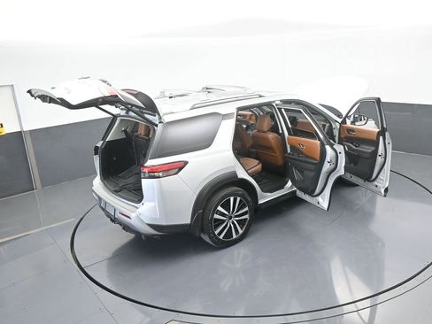 Used 2023 Nissan Pathfinder Platinum image 88