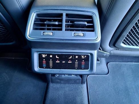 Used 2023 Audi e-tron Premium w/ Convenience Plus Package image 25