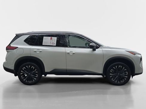 Certified 2025 Nissan Rogue SL w/ Tech Package FWD image 7