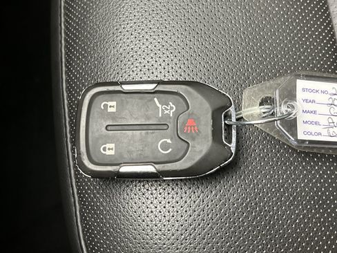 Used 2017 GMC Acadia Denali w/ Technology Package AWD/4WD image 30