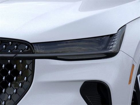 New 2025 Lincoln Nautilus Reserve image 18