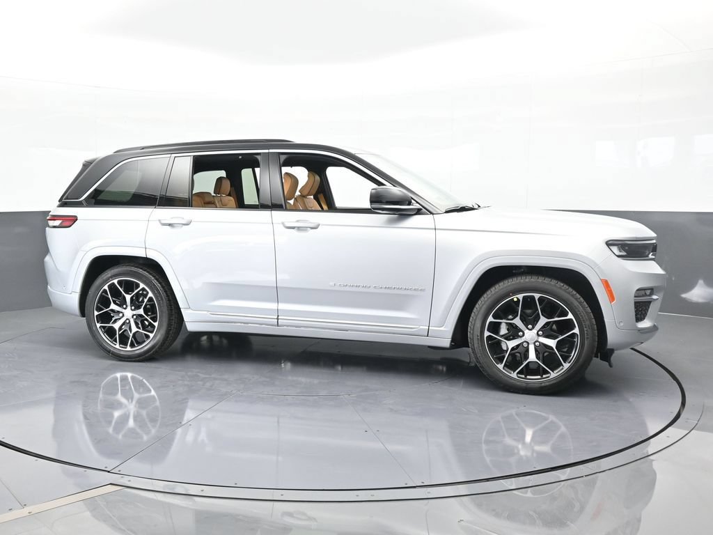 New 2025 Jeep Grand Cherokee Summit AWD/4WD image 3