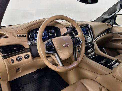 Used 2018 Cadillac Escalade Platinum AWD/4WD image 30