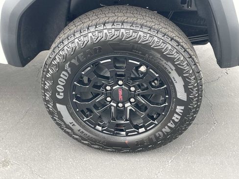 New 2026 GMC Canyon Elevation image 30