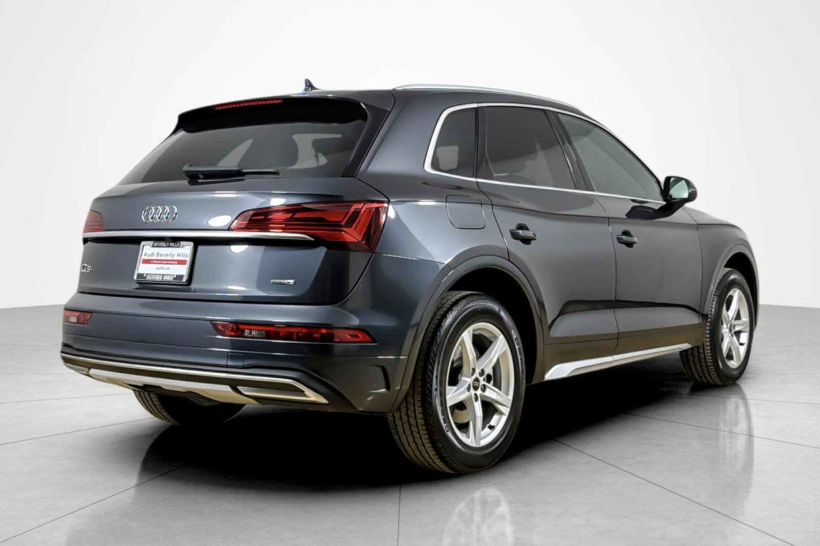 Used 2023 Audi Q5 2.0T Premium w/ Convenience Package AWD/4WD image 5