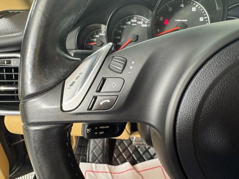 Used 2016 Porsche Panamera image 15