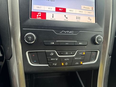 Used 2019 Ford Fusion SE FWD image 13