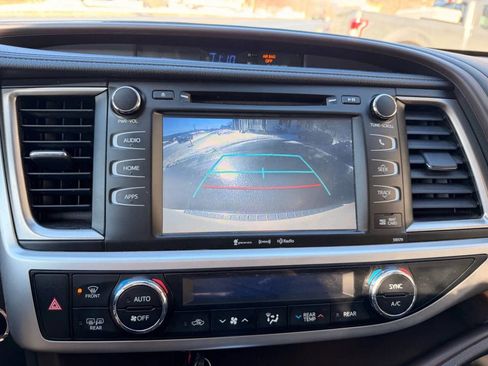 Used 2017 Toyota Highlander XLE image 16