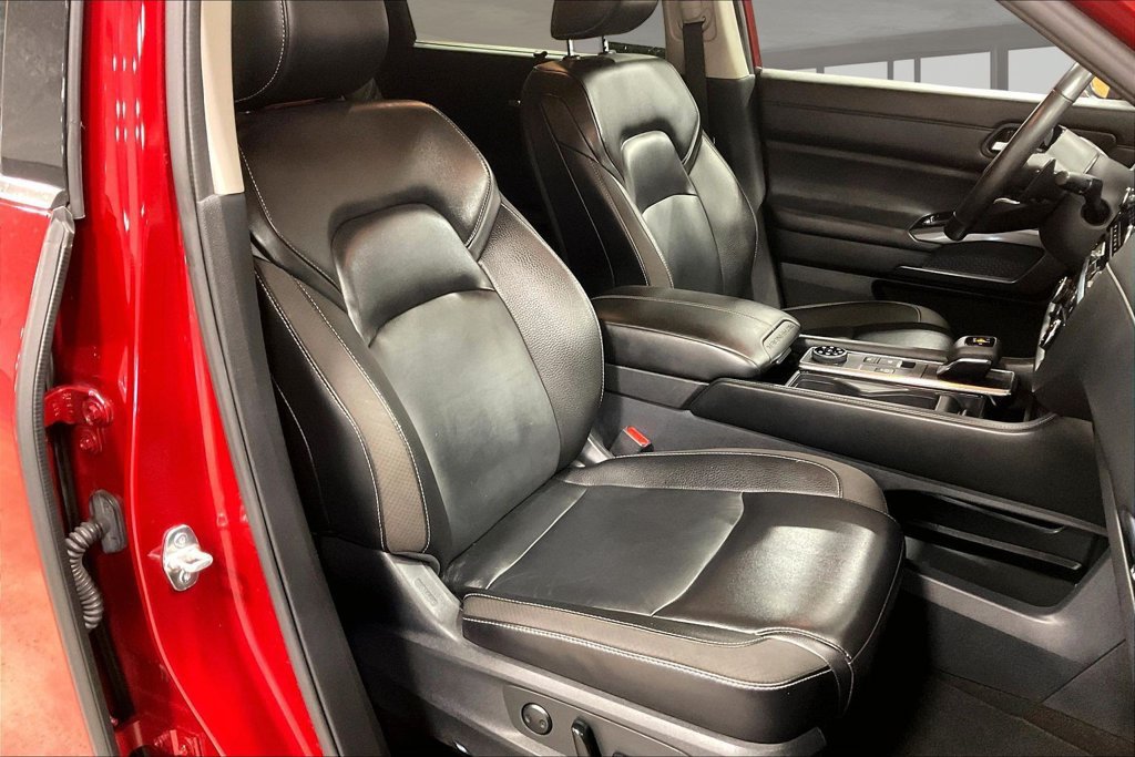 Used 2023 Nissan Pathfinder SL AWD/4WD image 29