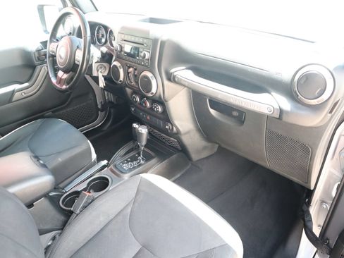 Used 2018 Jeep Wrangler Unlimited Sport S AWD/4WD image 44