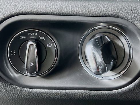 New 2026 Porsche Macan Base image 11