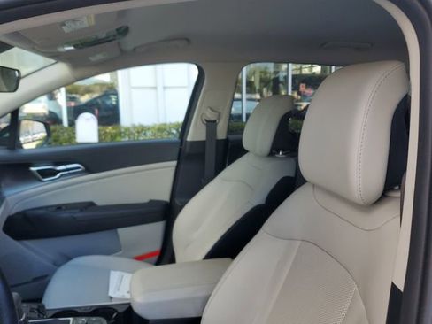 Certified 2025 Kia Sportage EX image 15