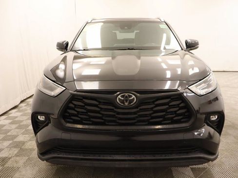 Used 2021 Toyota Highlander XLE FWD image 4