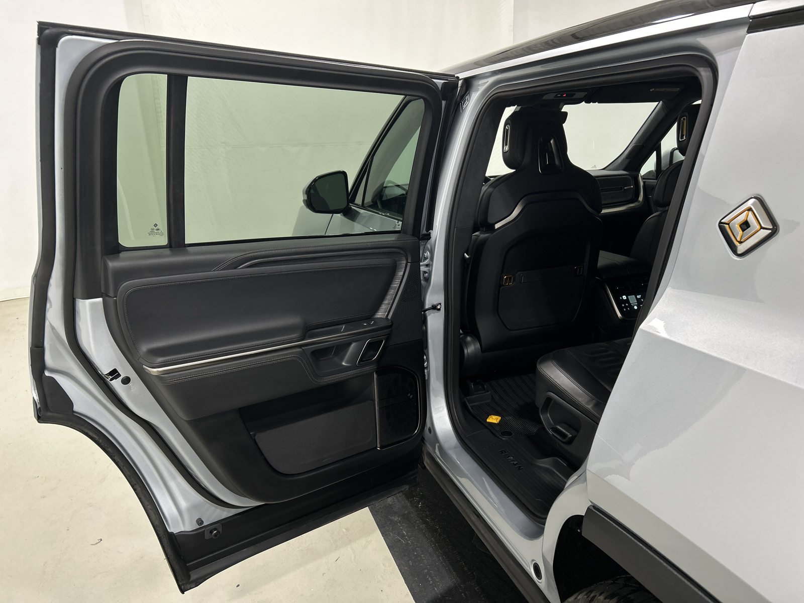 Used 2023 Rivian R1S Adventure Quad AWD/4WD image 17