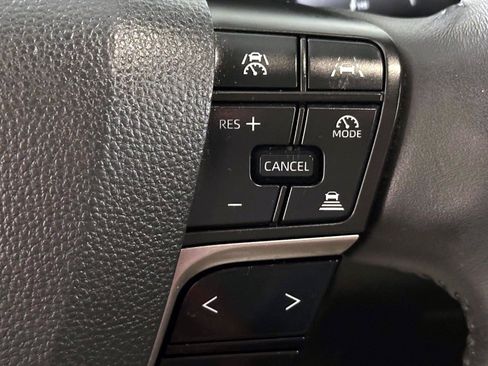Used 2025 Toyota Camry XLE AWD/4WD image 23