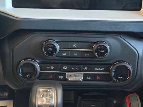 New 2025 Ford Bronco Heritage Edition image 10