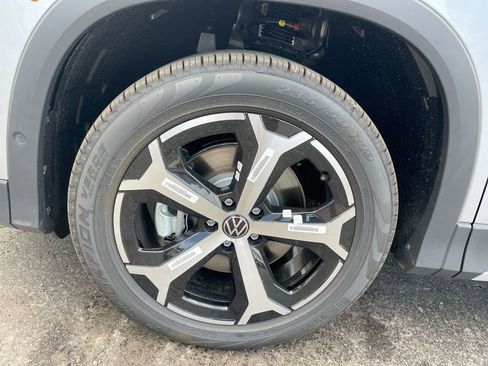 New 2025 Volkswagen Tiguan SE image 35