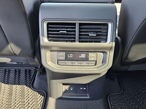 Certified 2024 Volkswagen Atlas Peak Edition SE AWD/4WD image 11