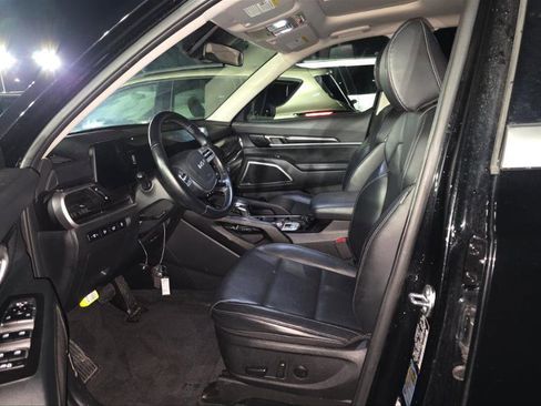 Used 2025 Kia Telluride S image 3