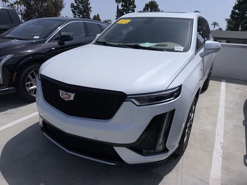 Used 2024 Cadillac XT6 Sport w/ Platinum Package AWD/4WD image 2