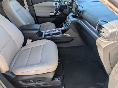 Used 2022 Ford Explorer XLT w/ Equipment Group 202A image 27