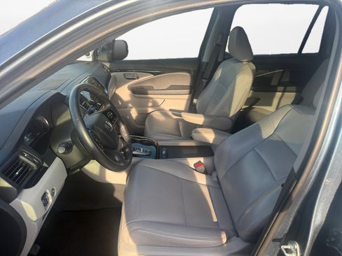 Used 2021 Honda Pilot Touring image 10