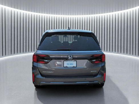 Used 2025 Honda Odyssey Touring image 6