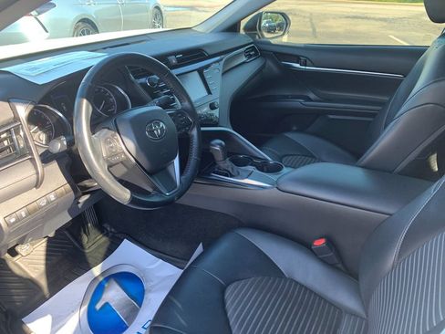 Used 2020 Toyota Camry SE FWD image 11