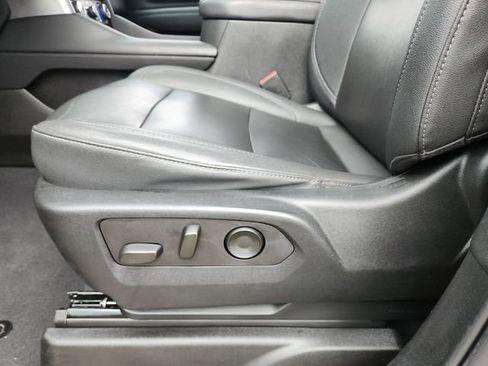 Used 2023 Chevrolet Tahoe Z71 w/ Luxury Package image 9