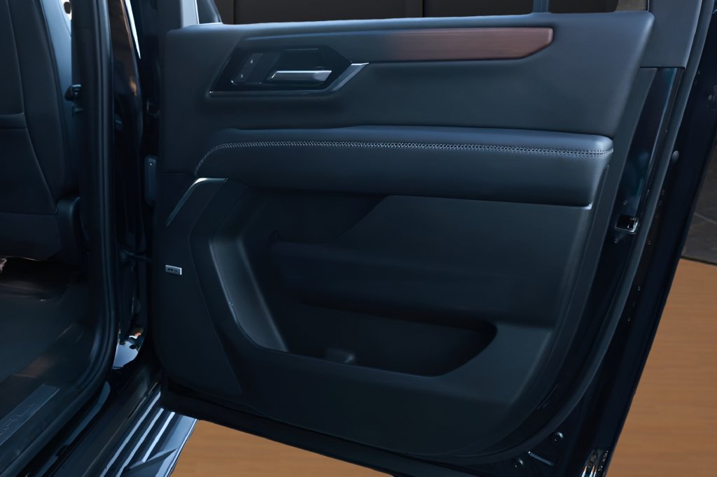 Used 2025 GMC Yukon XL Denali AWD/4WD image 34