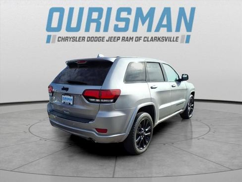 Used 2018 Jeep Grand Cherokee Altitude image 3