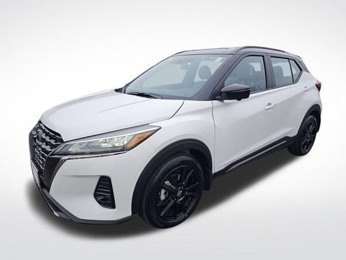 Used 2023 Nissan Kicks SR w/ SR Premium Package image 11