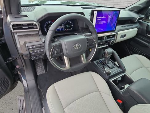 Used 2025 Toyota Tacoma Limited AWD/4WD image 16