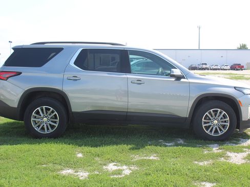 Used 2023 Chevrolet Traverse LT AWD/4WD image 4