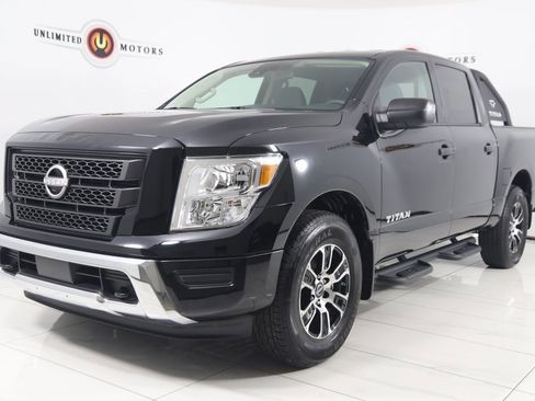 Used 2023 Nissan Titan SV w/ Accessory Utility Package image 5