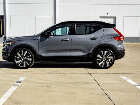 Used 2021 Volvo XC40 P8 Recharge image 8