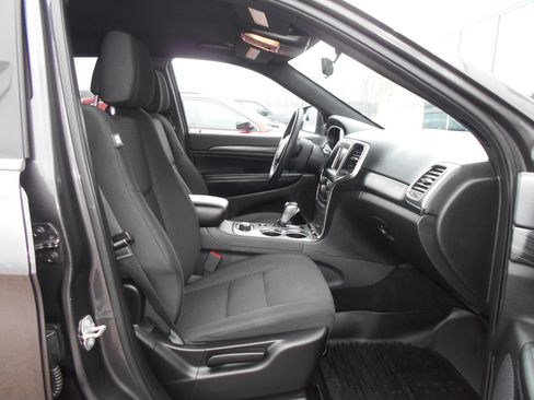 Certified 2020 Jeep Grand Cherokee Laredo image 20