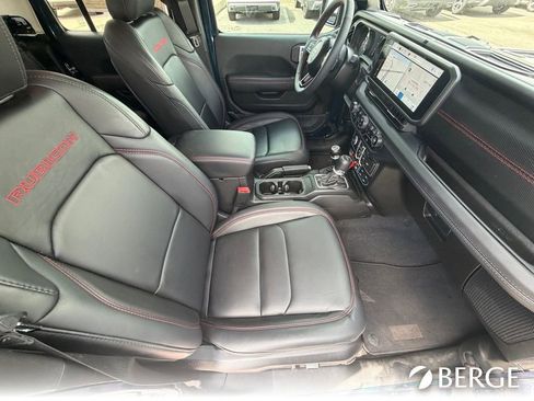 Used 2025 Jeep Gladiator Rubicon w/ Convenience Group image 13