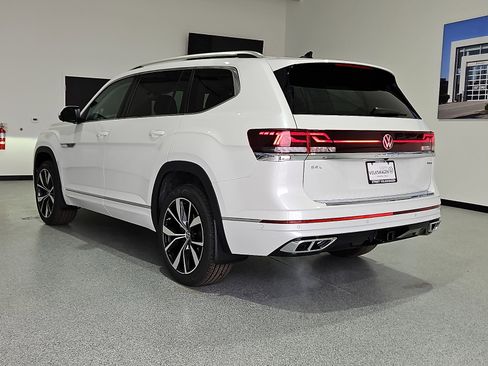 New 2026 Volkswagen Atlas SEL Premium R-Line AWD/4WD image 2