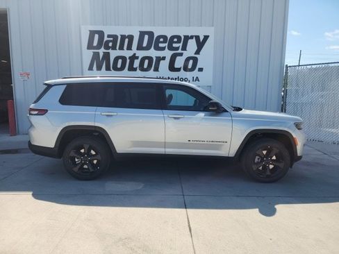 New 2025 Jeep Grand Cherokee L Limited w/ Luxury Tech Group II image 13