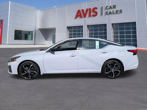 Used 2025 Nissan Altima 2.5 SR w/ SR Premium Package AWD/4WD image 10