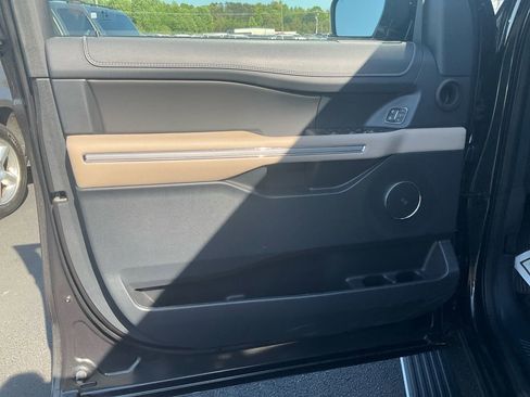 Used 2024 Ford Expedition Limited image 17